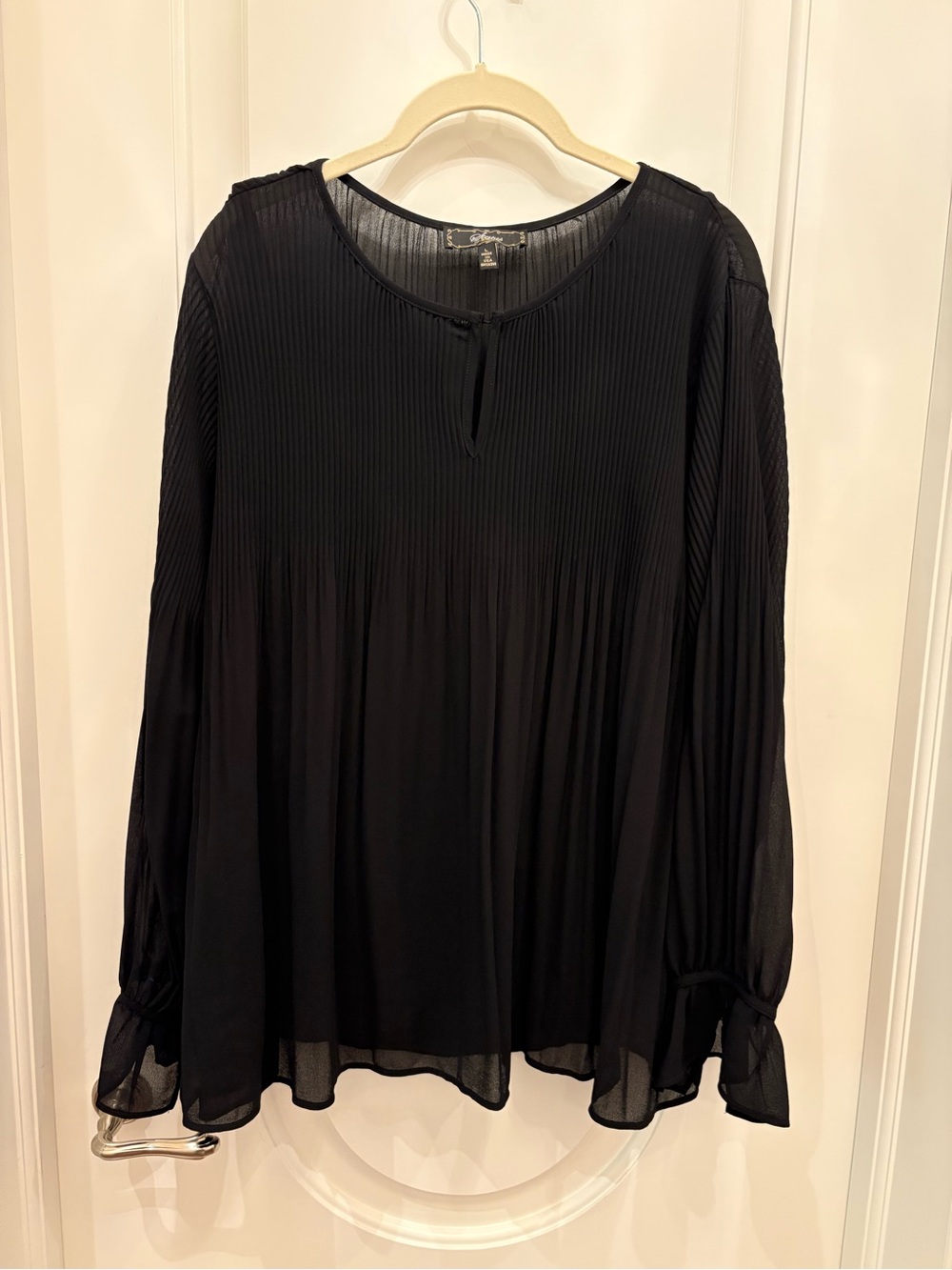Women's Black Pleated Long-Sleeve Keyhole Blouse
